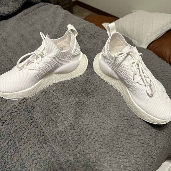 womans tennis shoes - Picture 4 of 5